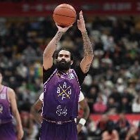 追分时刻连续犯规心态崩了！里勒18中10拿到27分7助 6犯离场